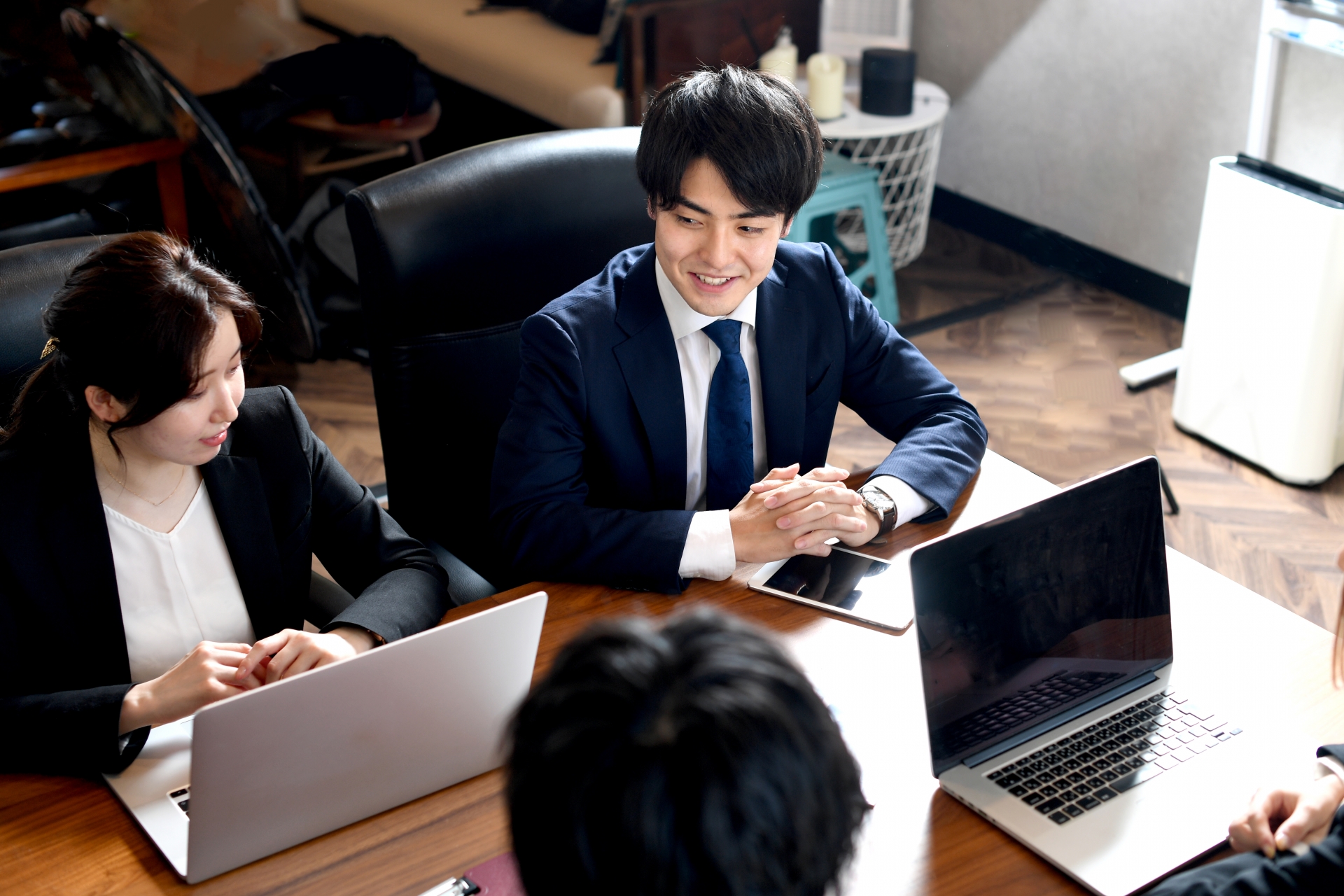 ミーティングをするチーム