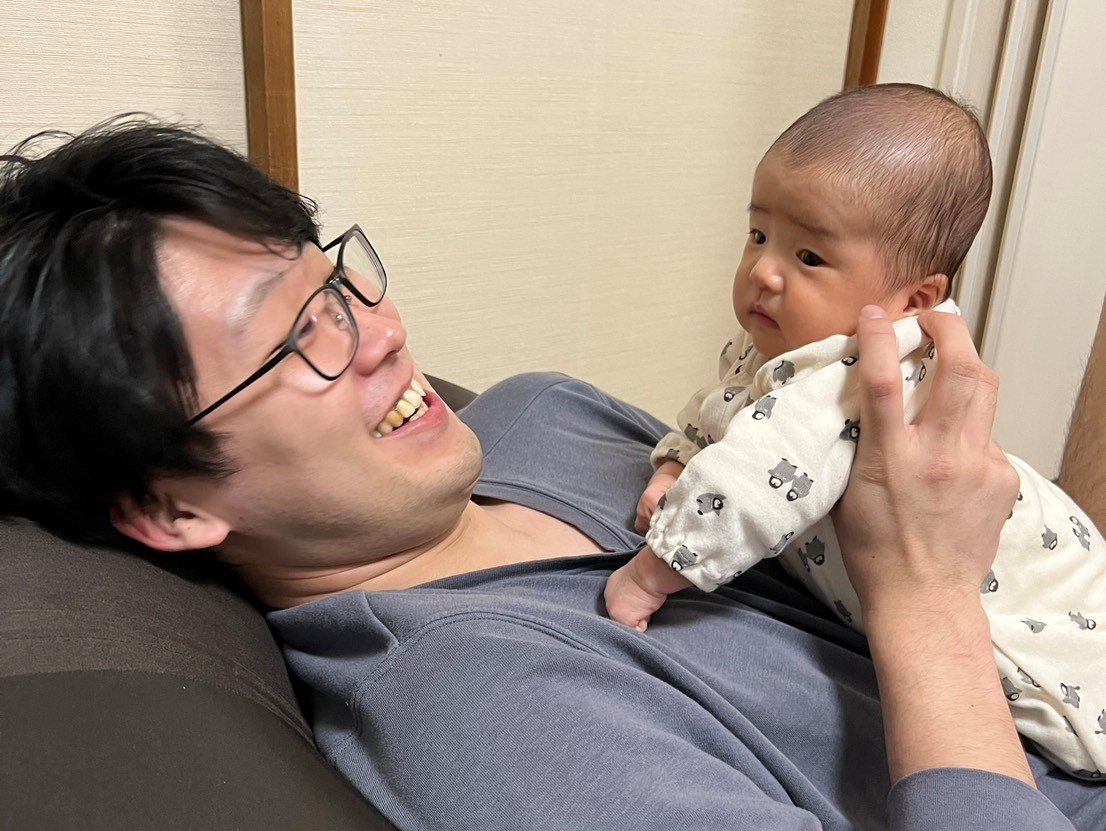 育児をする父親