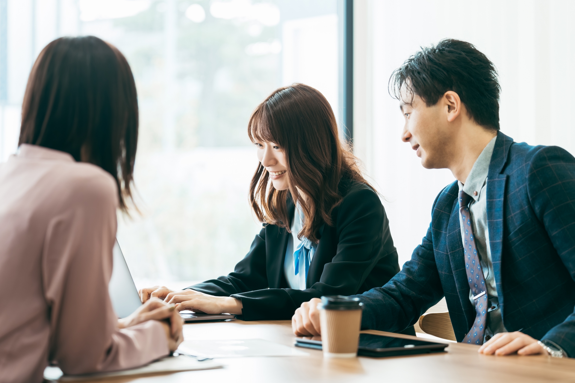最適な環境で作業する従業員