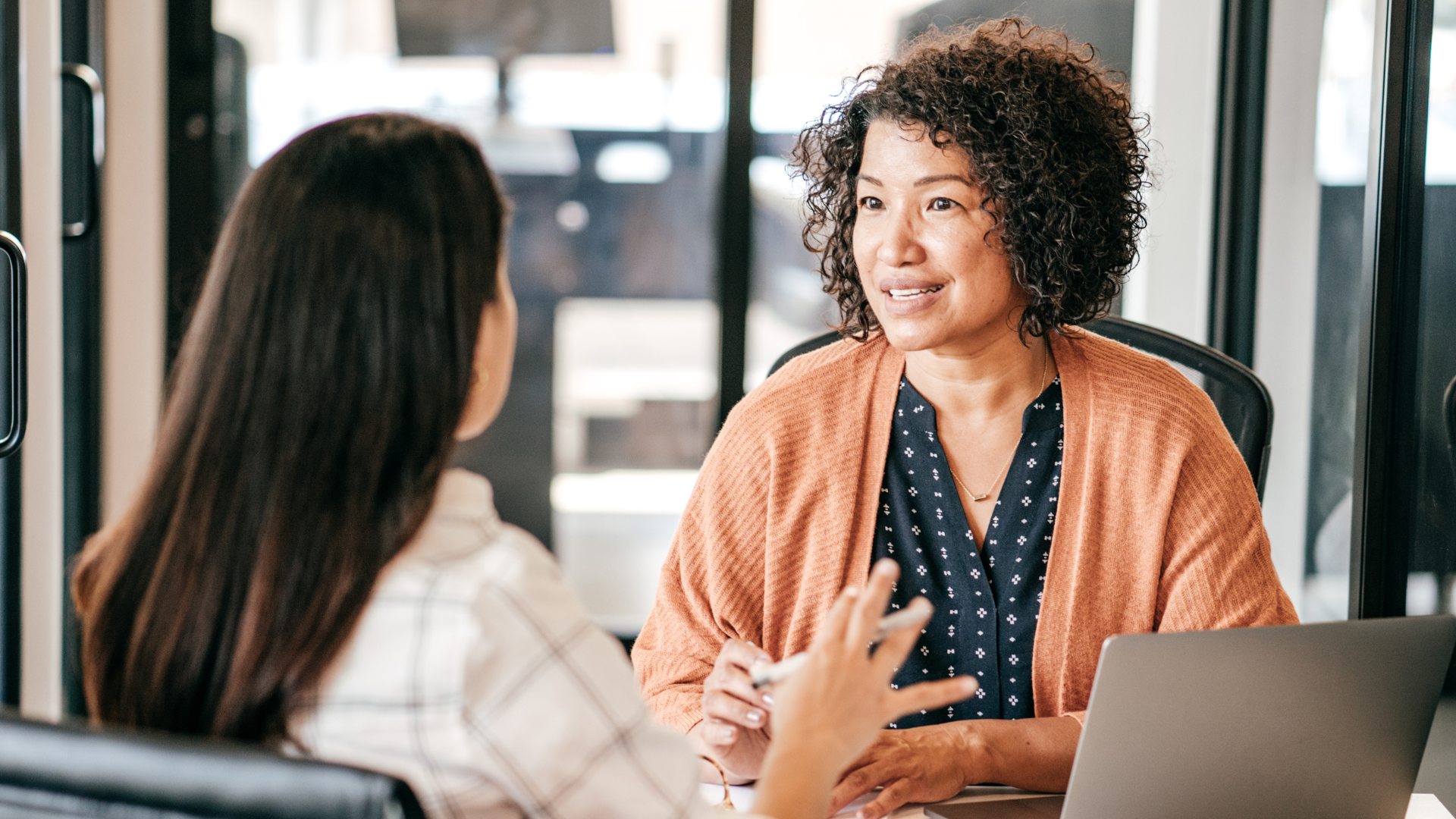 面談する上司と部下
