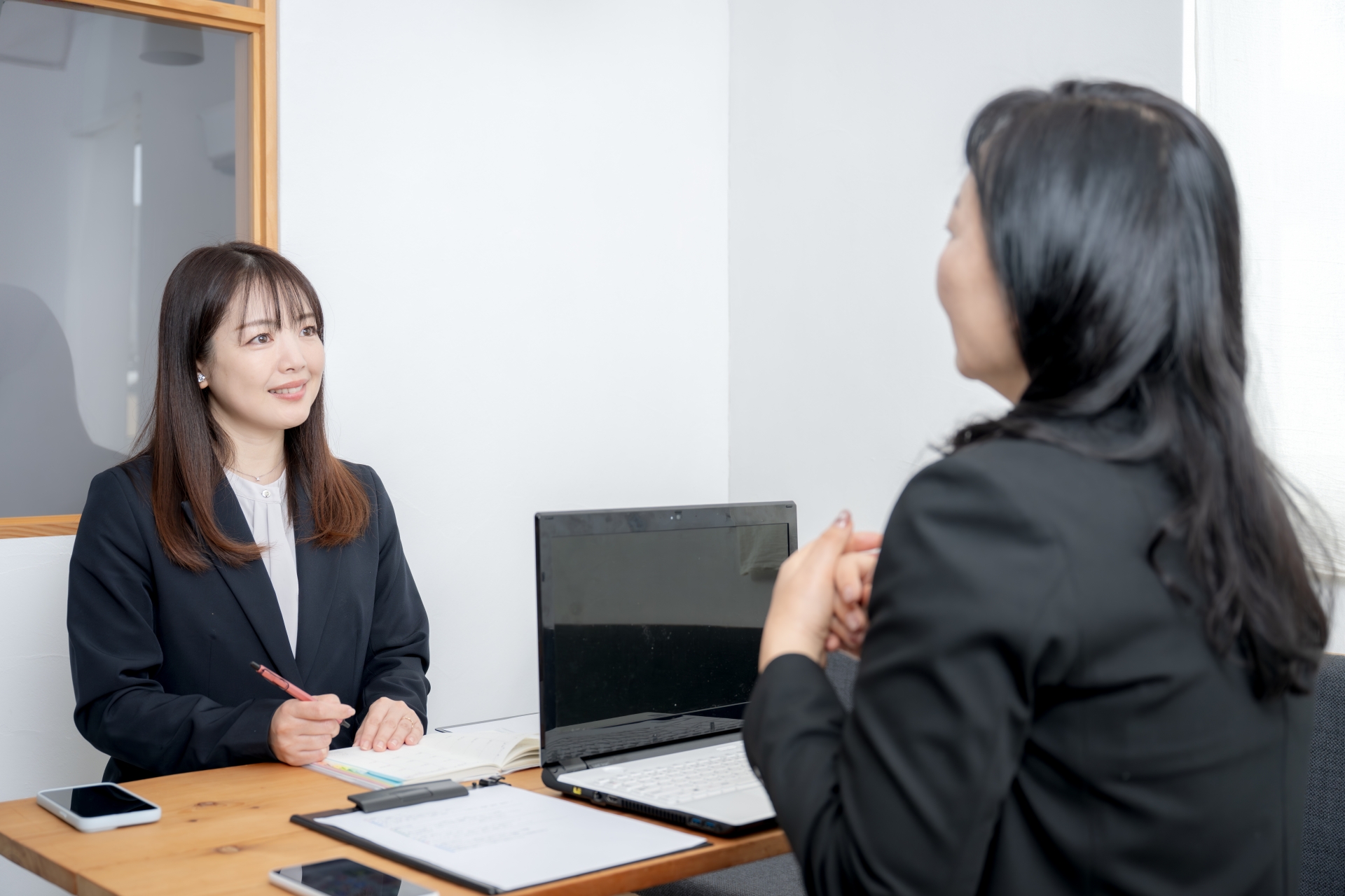 キャリア支援をする従業員