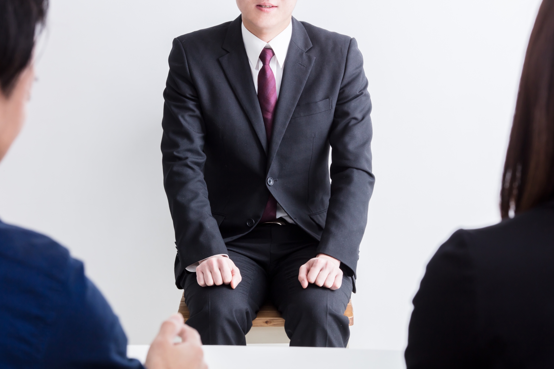 面接をする社員