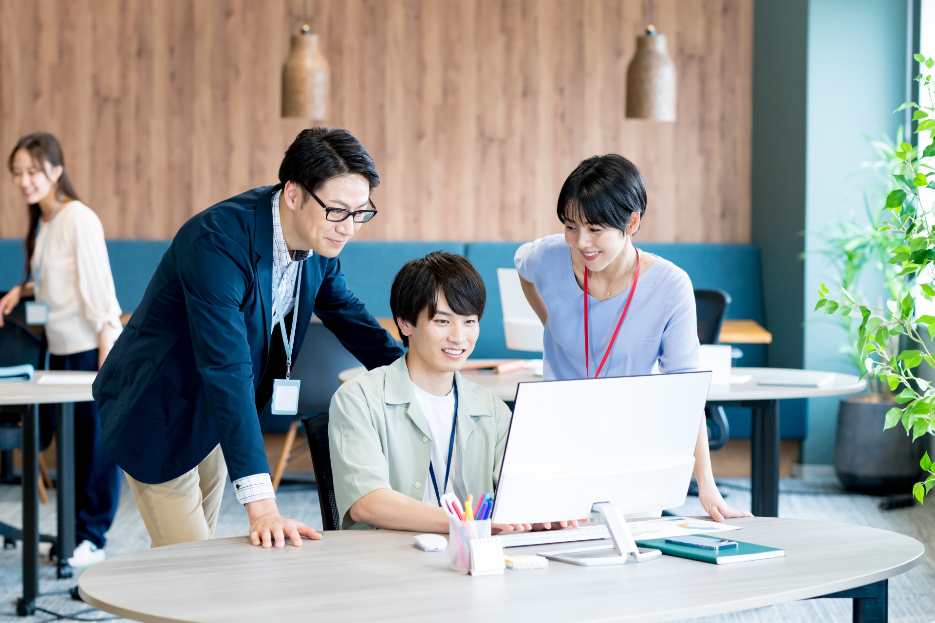 作業をするチーム_1