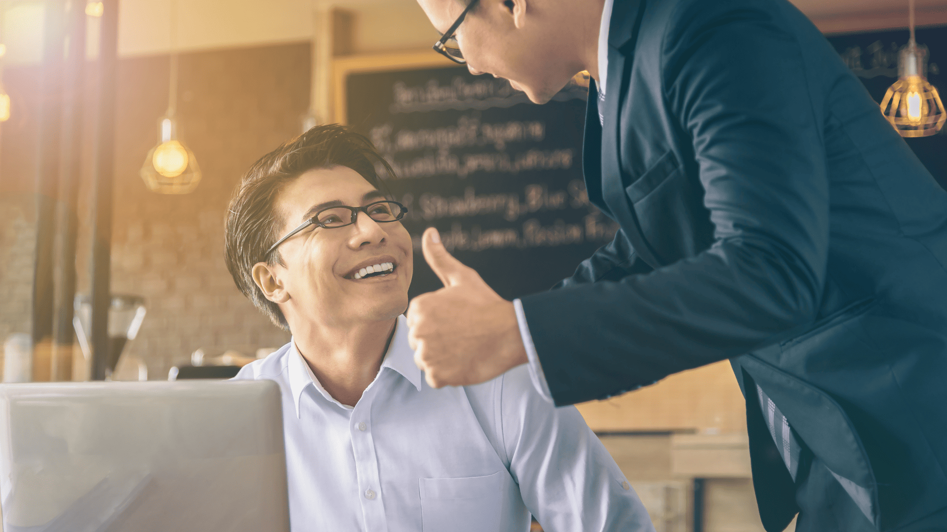 笑顔の上司と部下